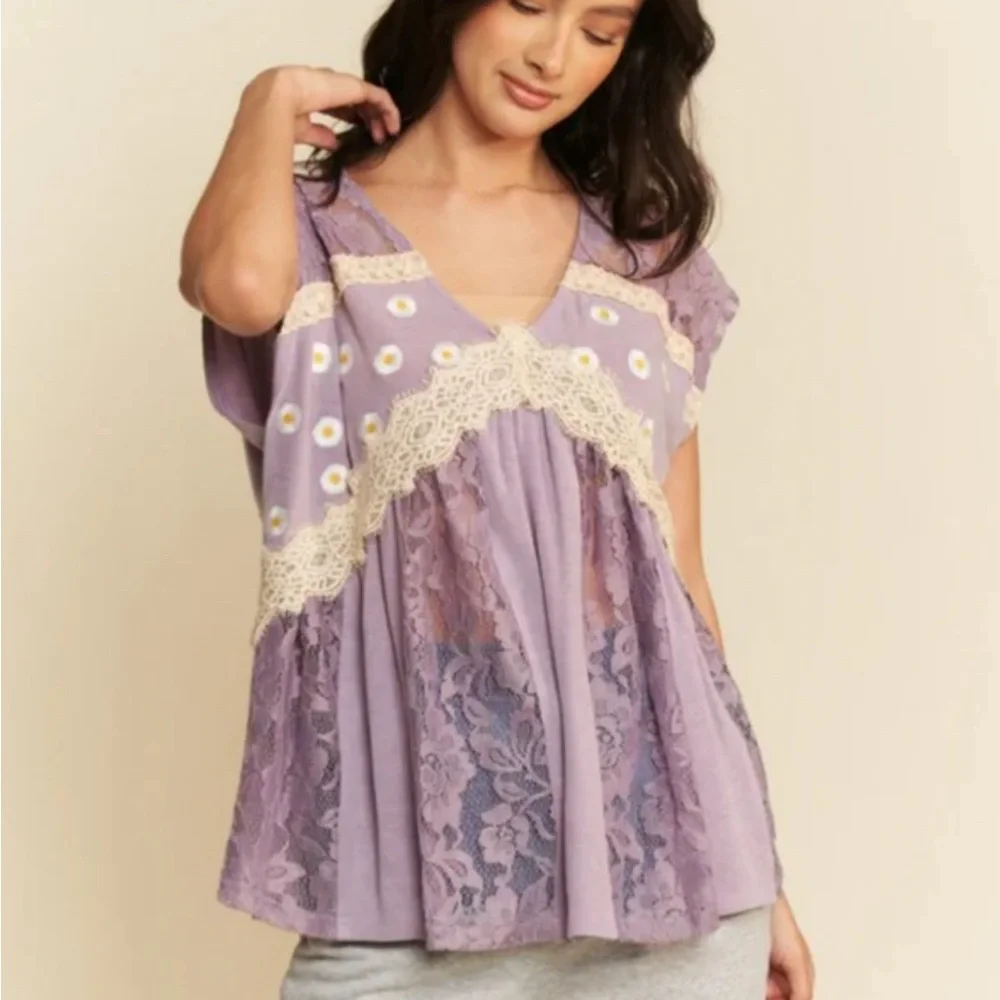 DAVI & DANI "Daisy Daydream" purple lavender w/ lace detail and floral accents L - Picture 1 of 6